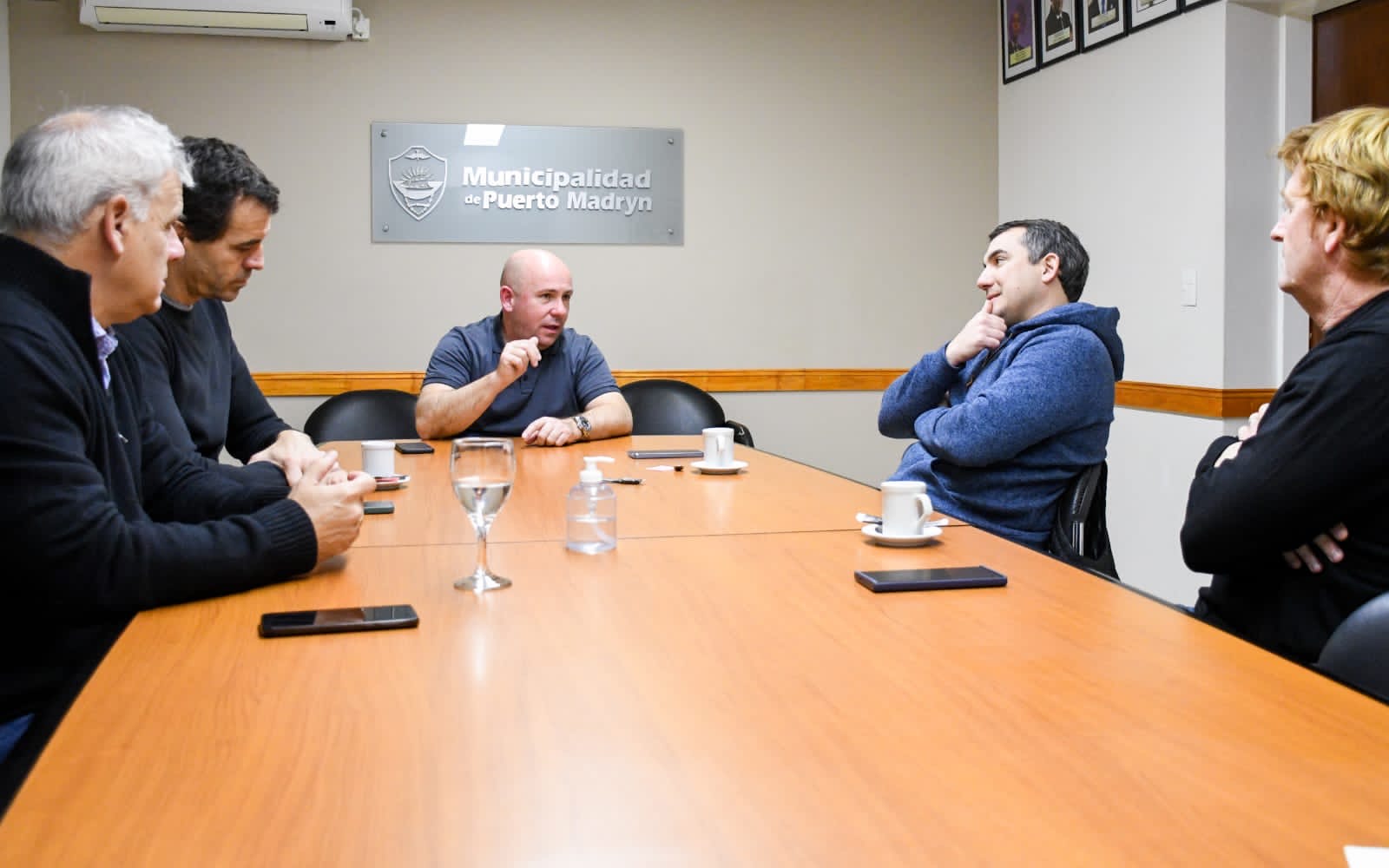 FORTALECIMIENTO DE LAS INSTITUCIONES DEPORTIVAS: SASTRE RECIBIÓ A LAS AUTORIDADES DEL PUERTO MADRYN RUGBY CLUB