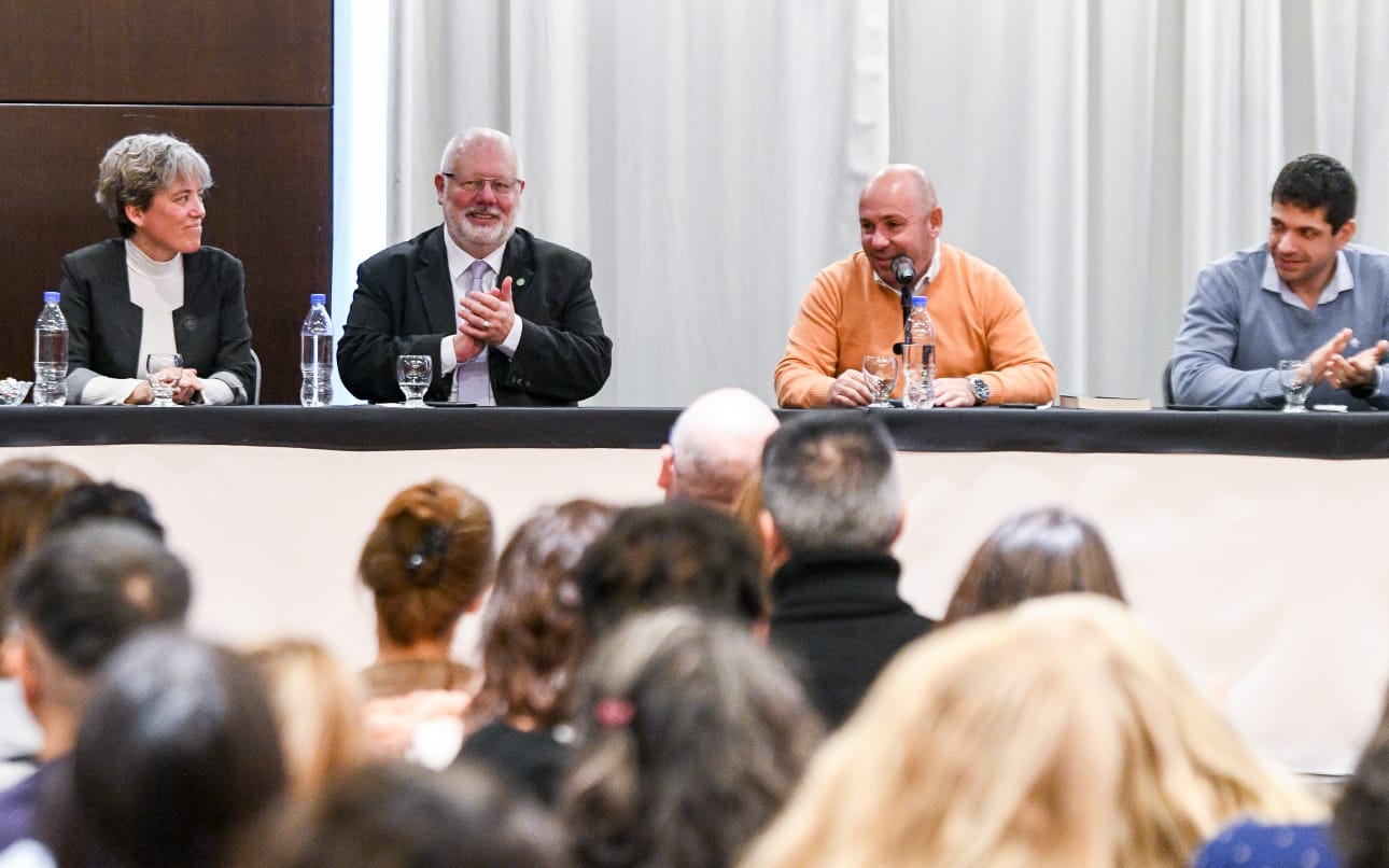 PUERTO MADRYN SE CONSOLIDA COMO SEDE DE EVENTOS: MÁS DE 200 PERSONAS PARTICIPAN DEL SEMINARIO PATAGÓNICO INTENSIVO DE CEREMONIAL
