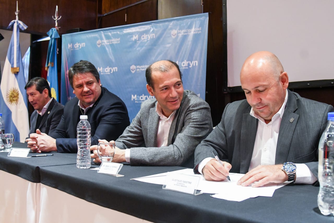 SE FIRMÓ UN CONVENIO DE COOPERACIÓN TURÍSTICA ENTRE PUERTO MADRYN Y NEUQUÉN
