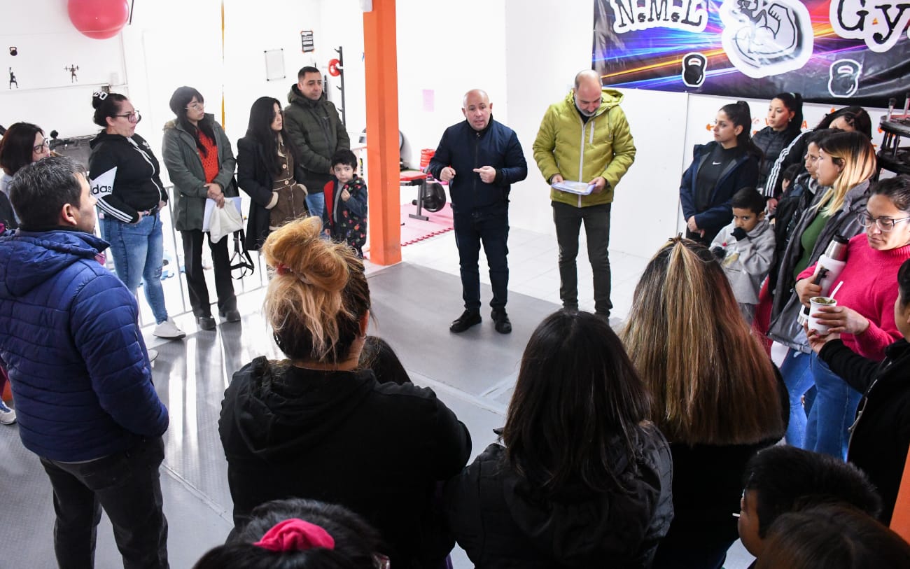 SASTRE SE REUNIÓ CON UNA COOPERATIVA DE MUJERES EN FORMACIÓN QUE BUSCA DAR SOLUCIONES HABITACIONALES CON MÉTODOS SUSTENTABLES