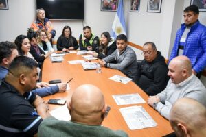 DÍA DE LAS INFANCIAS: SASTRE ENCABEZÓ LA REUNIÓN PARA ULTIMAR DETALLES DE CARA A UNA NUEVA EDICIÓN DEL “MADRYN JUEGA”