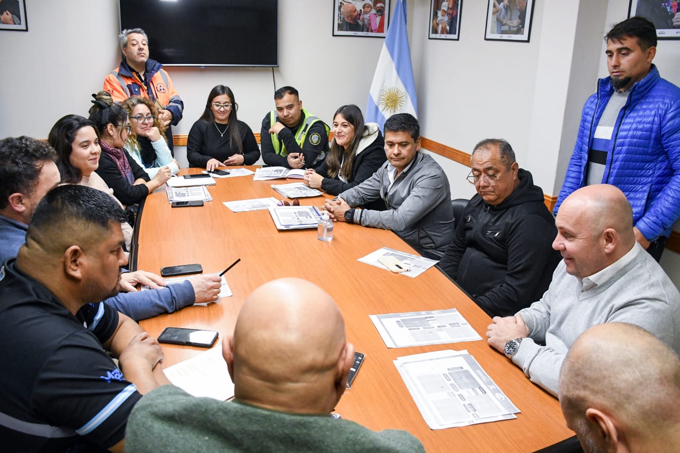 DÍA DE LAS INFANCIAS: SASTRE ENCABEZÓ LA REUNIÓN PARA ULTIMAR DETALLES DE CARA A UNA NUEVA EDICIÓN DEL “MADRYN JUEGA”
