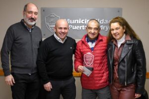 SASTRE LE ENTREGÓ EL RECONOCIMIENTO AL MÉRITO A JORGE RANEA, IMPULSOR DE LA PRODUCCIÓN DE ACEITE DE OLIVA EN LA REGIÓN
