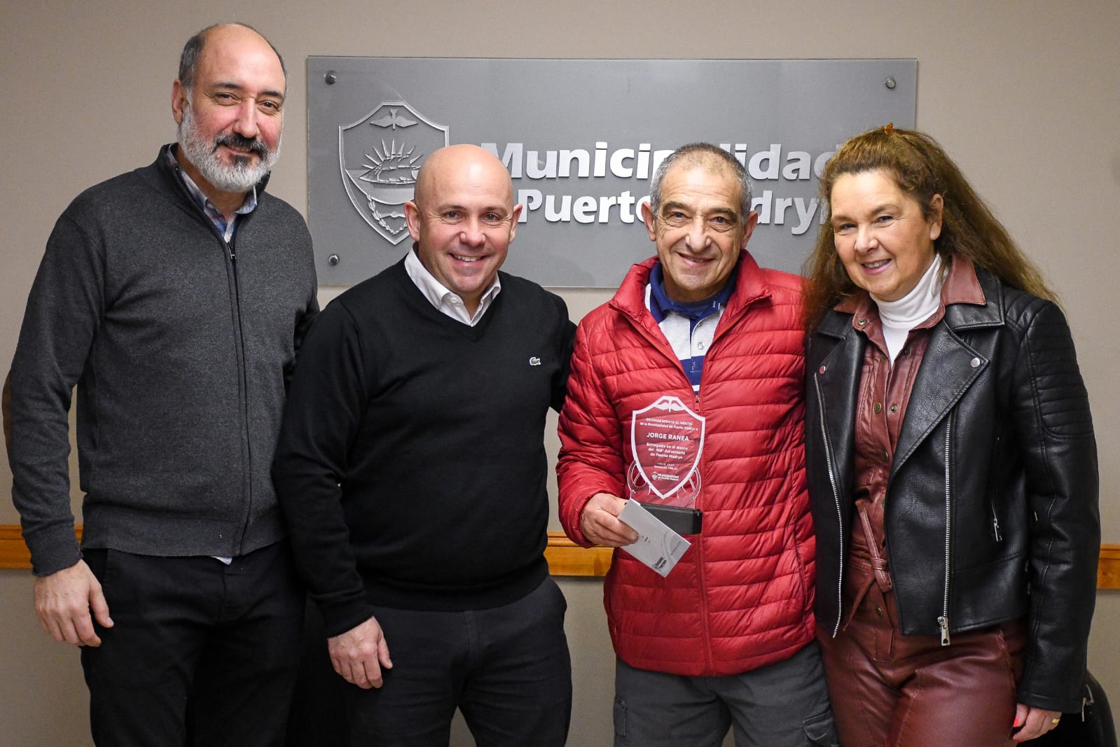 SASTRE LE ENTREGÓ EL RECONOCIMIENTO AL MÉRITO A JORGE RANEA, IMPULSOR DE LA PRODUCCIÓN DE ACEITE DE OLIVA EN LA REGIÓN