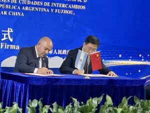 EN UN EVENTO CON REFERENTES DE TODO EL MUNDO, EL INTENDENTE FIRMÓ UN CONVENIO DE COOPERACIÓN ENTRE PUERTO MADRYN Y FUZHOU