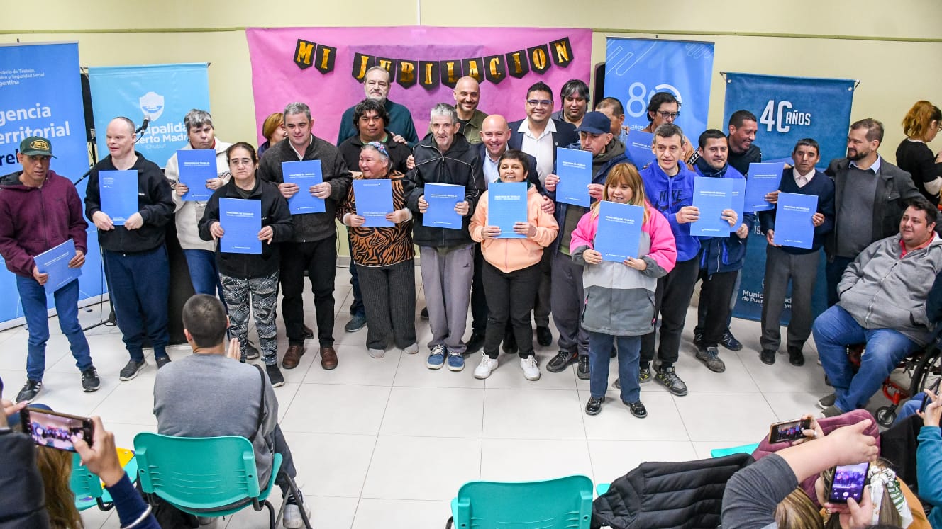 SASTRE ENTREGÓ LOS CERTIFICADOS PARA QUE INTEGRANTES DE CERELADI PUEDAN INICIAR LOS TRÁMITES JUBILATORIOS
