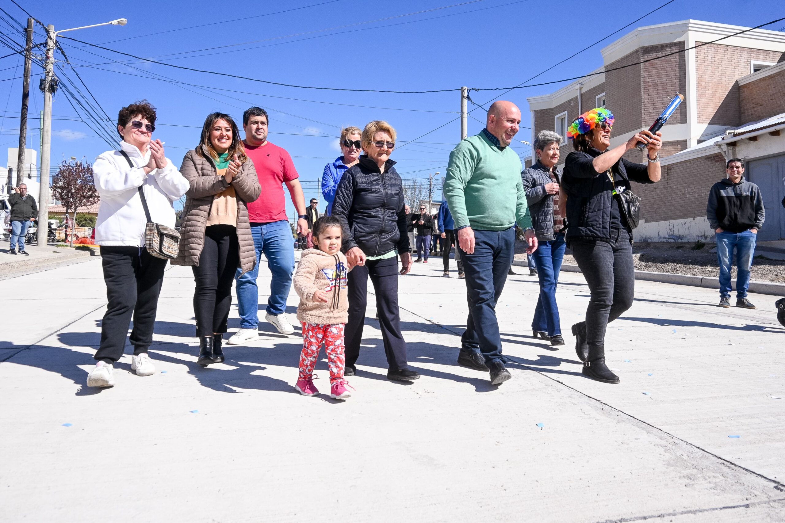 SASTRE INAUGURÓ LA PAVIMENTACIÓN DE LA CALLE LEWIS JONES