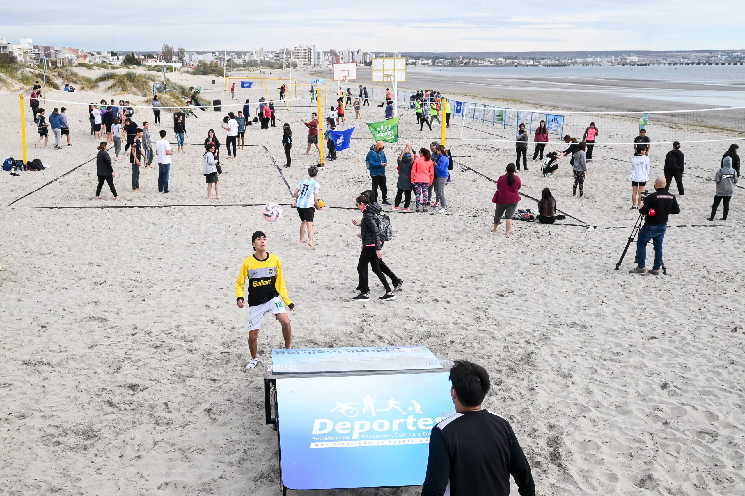 SE JUEGAN LOS INTERESCOLARES DE PLAYA EN EL PUNTO DE DEPORTES “VISITE MADRYN”