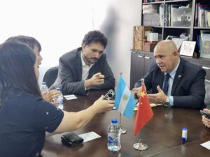 EL INTENDENTE CERRÓ SUS GESTIONES EN CHINA REUNIÉNDOSE CON DOS OPERADORAS TURÍSTICAS