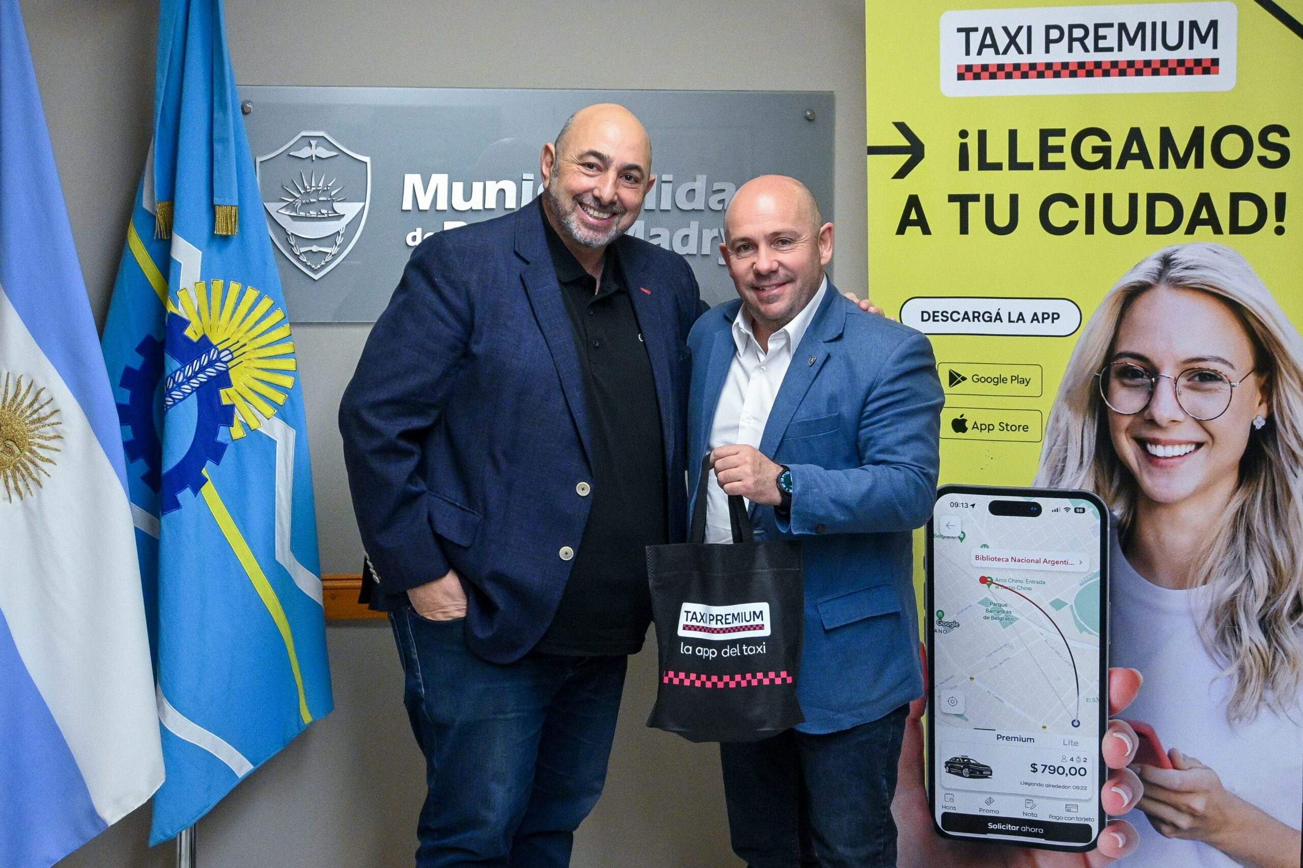 SASTRE PRESENTÓ LAS APLICACIONES QUE FUNCIONARÁN EN PUERTO MADRYN PARA MODERNIZAR EL SERVICIO DE TAXIS, SIENDO LA PRIMERA CIUDAD DE CHUBUT