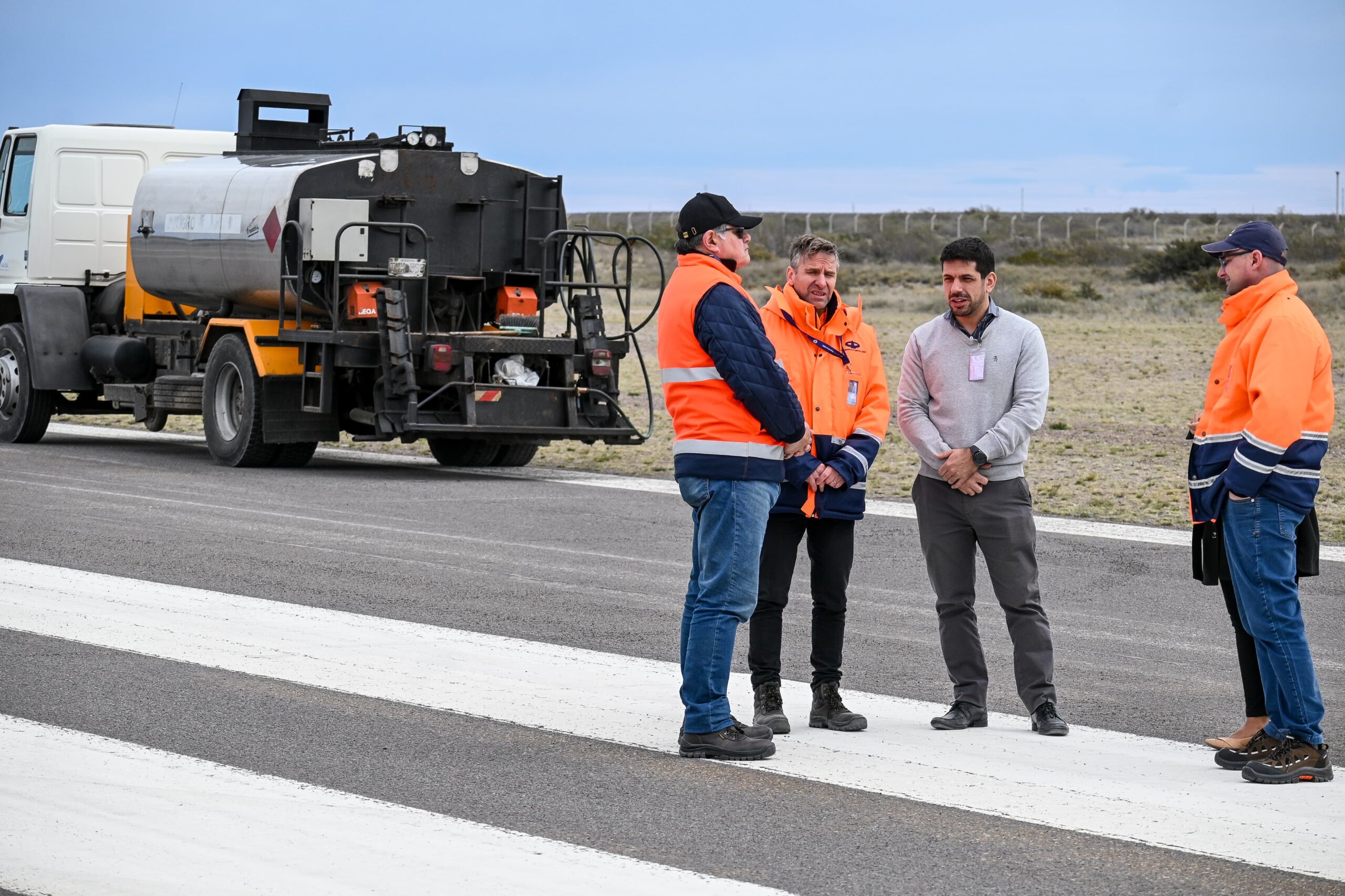 SE DESARROLLARON OBRAS PARA OPTIMIZAR LA PISTA DE ATERRIZAJE DEL AEROPUERTO “EL TEHUELCHE”