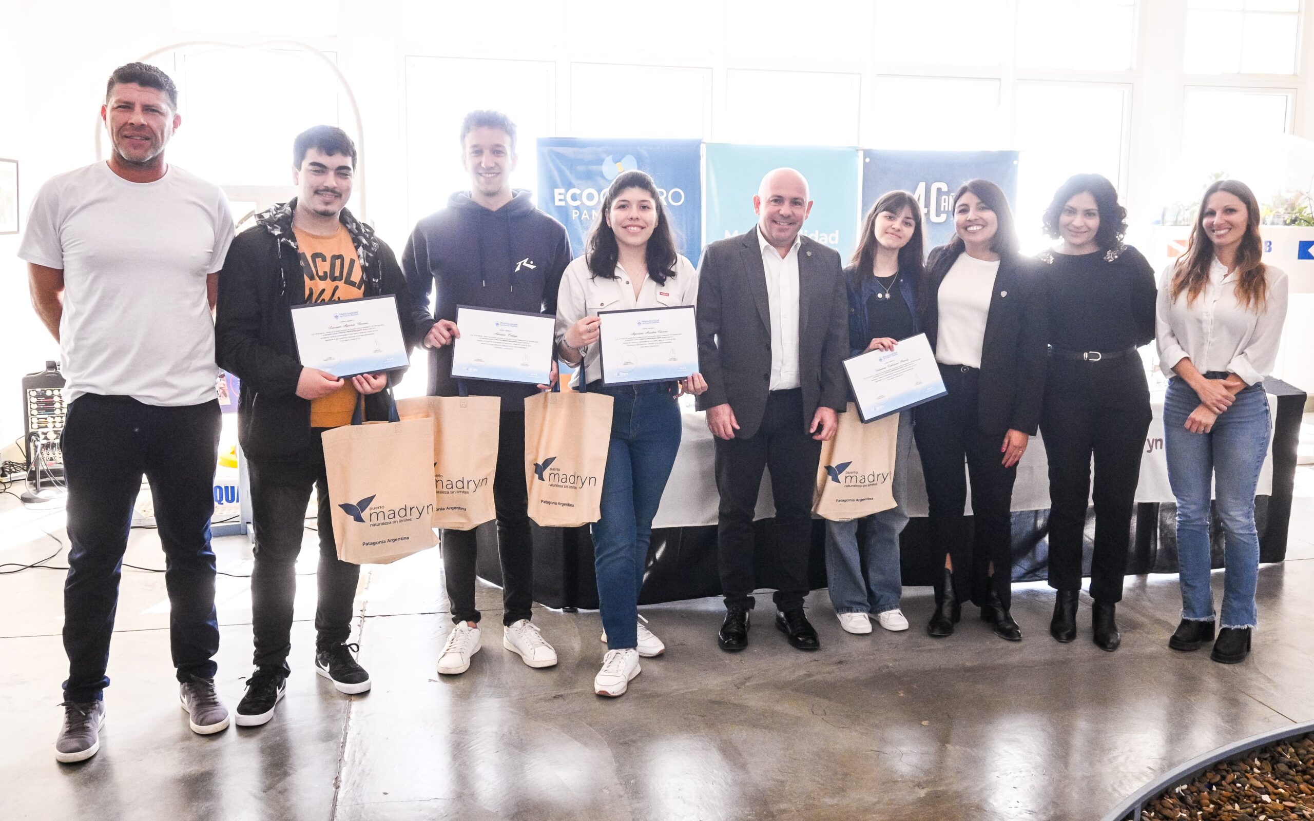 SASTRE LE ENTREGÓ CERTIFICADOS A ALUMNOS QUE REALIZARON SUS PRÁCTICAS PROFESIONALIZANTES EN LA SECRETARÍA DE TURISMO