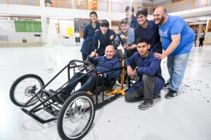 EL INTENDENTE LE RATIFICÓ SU ACOMPAÑAMIENTO A LOS ALUMNOS DE LA ESCUELA POLITÉCNICA QUE ESTÁN CONSTRUYENDO UN AUTO ELÉCTRICO