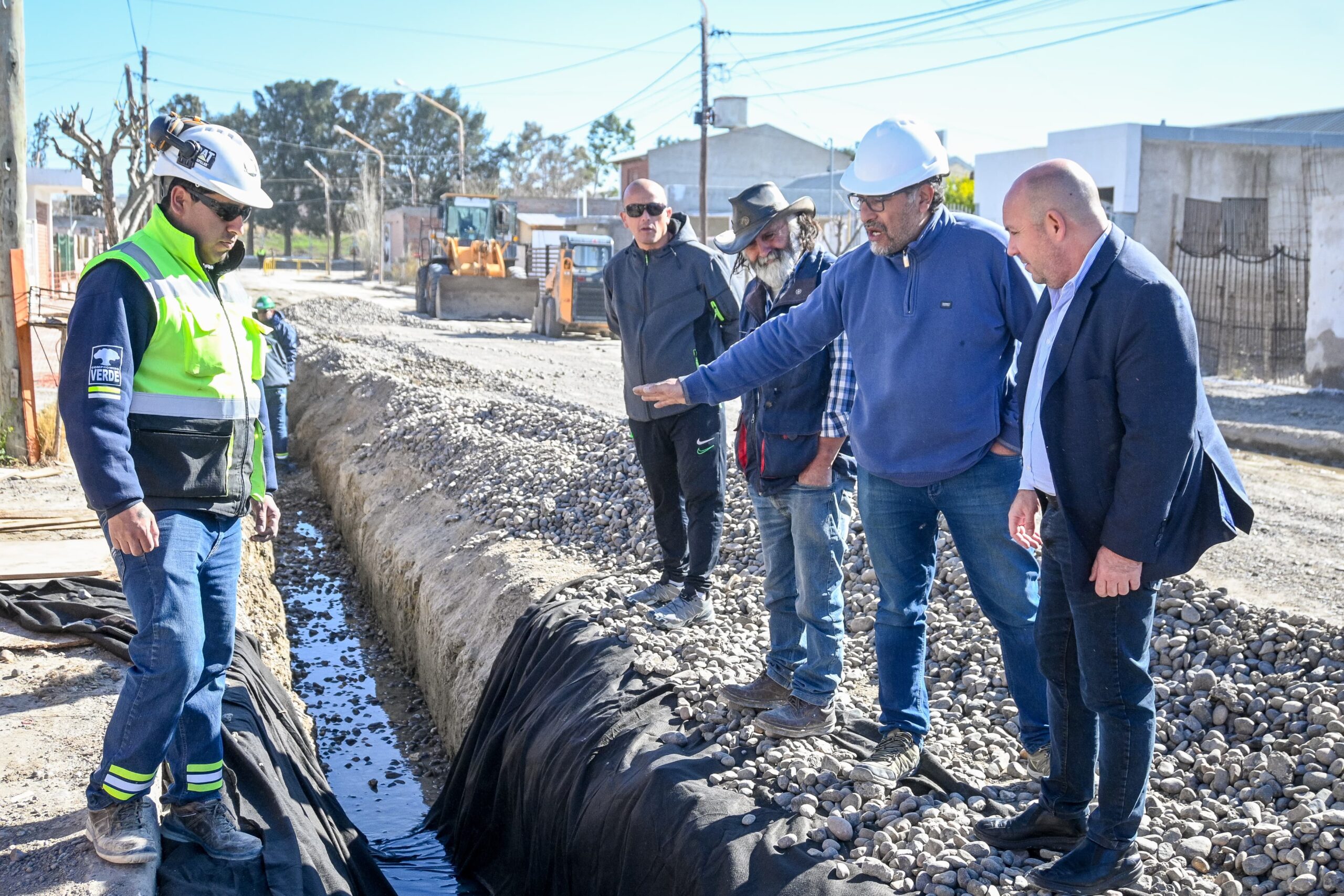 EL INTENDENTE RECORRIÓ LA OBRA DEL NUEVO DRENAJE QUE SE ESTÁ EJECUTANDO EN EL BARRIO COMERCIO II