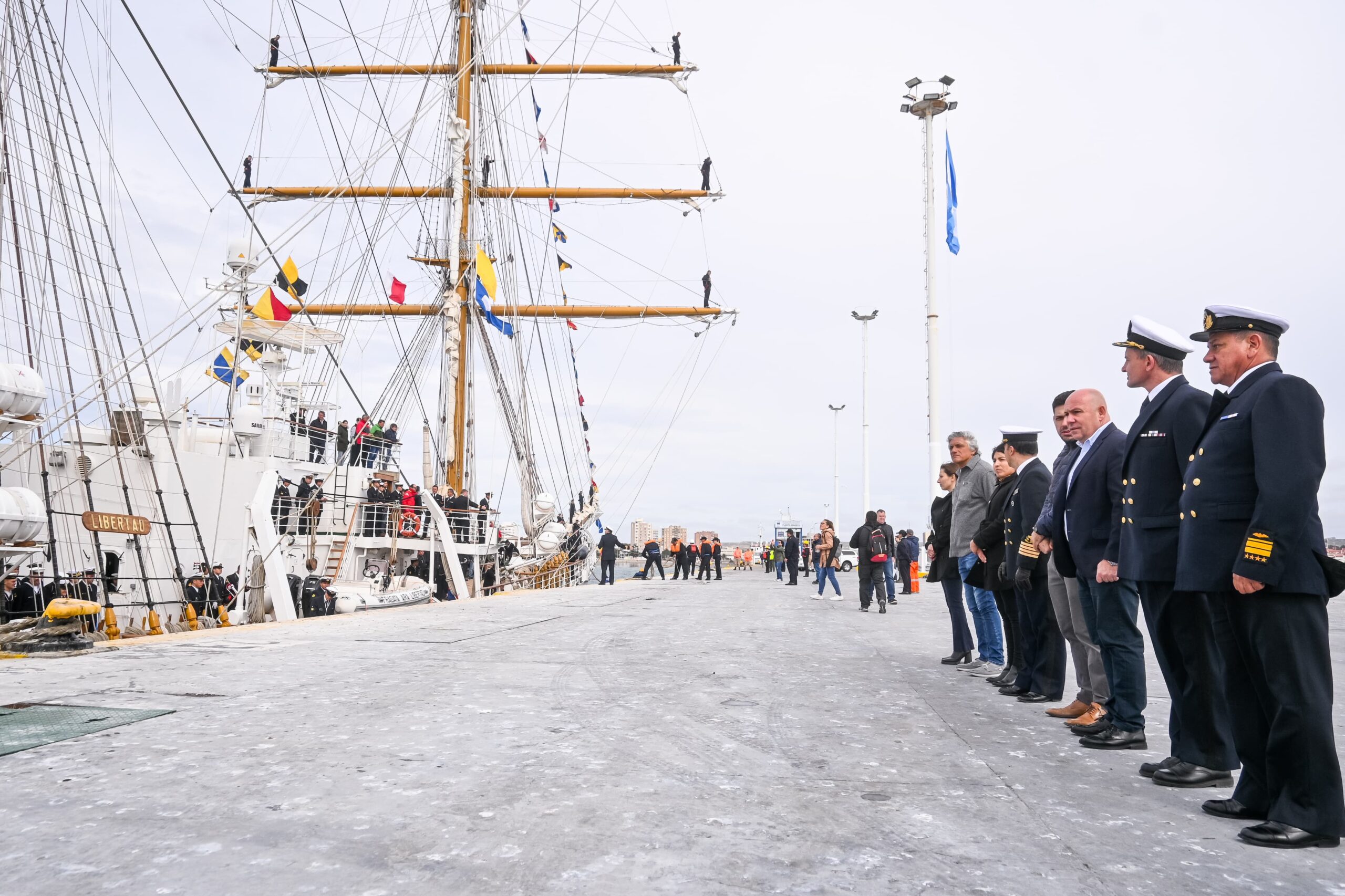 LA FRAGATA ARA LIBERTAD YA SE ENCUENTRA EN PUERTO MADRYN