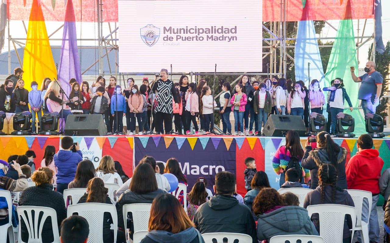 EL CORO INFANTIL MUNICIPAL GRABÓ CANCIONES PARA USAR EN ACTOS PATRIOS