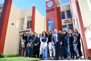SASTRE RECIBIÓ A UN GRUPO DE ESTUDIANTES QUE ESTÁ REALIZANDO UN PROYECTO PARA DESTACAR LOS 40 AÑOS DE DEMOCRACIA EN ARGENTINA