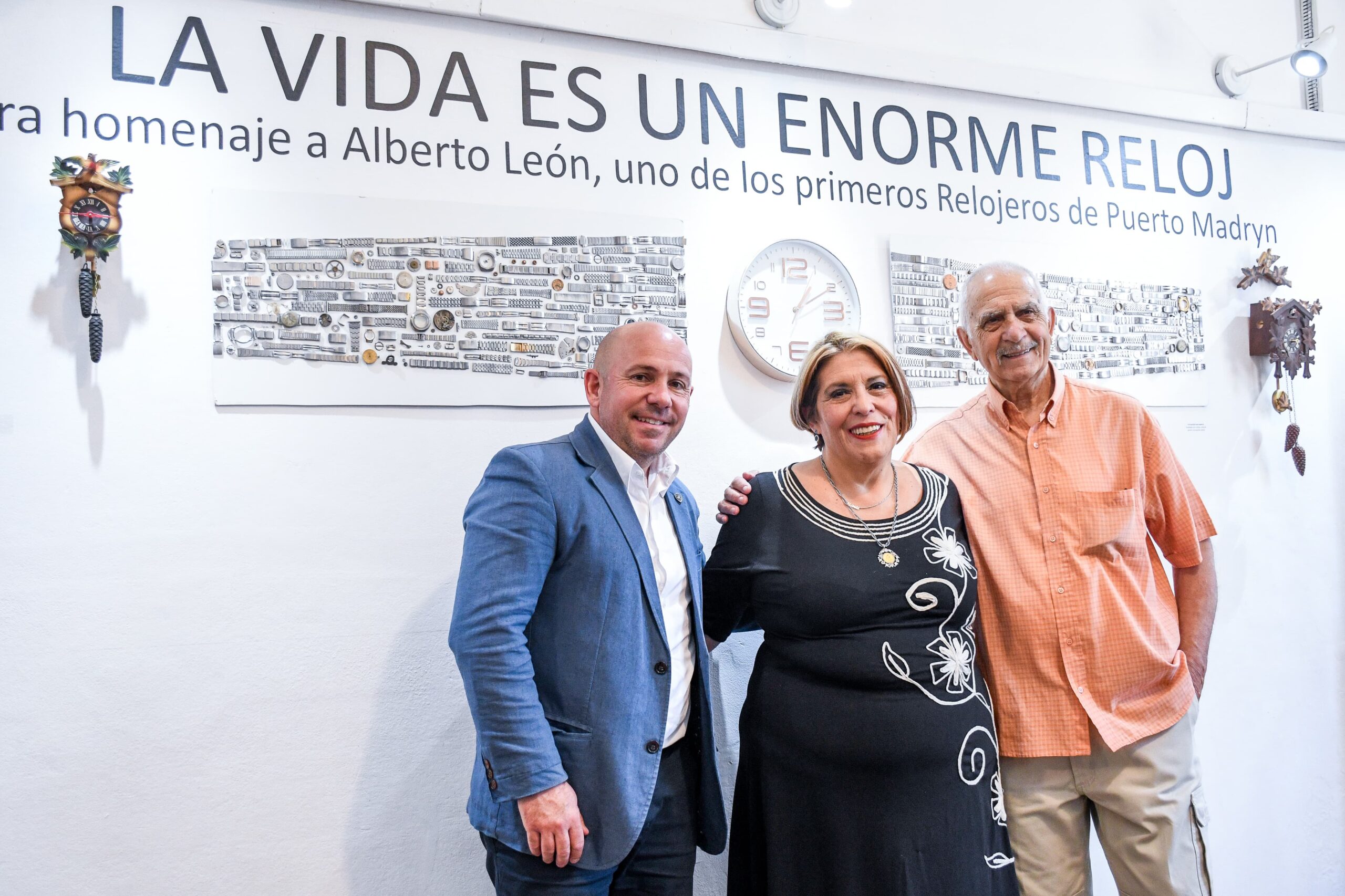 EL INTENDENTE INAUGURÓ UNA MUESTRA EN HOMENAJE A ALBERTO LEÓN, HISTÓRICO RELOJERO DE PUERTO MADRYN