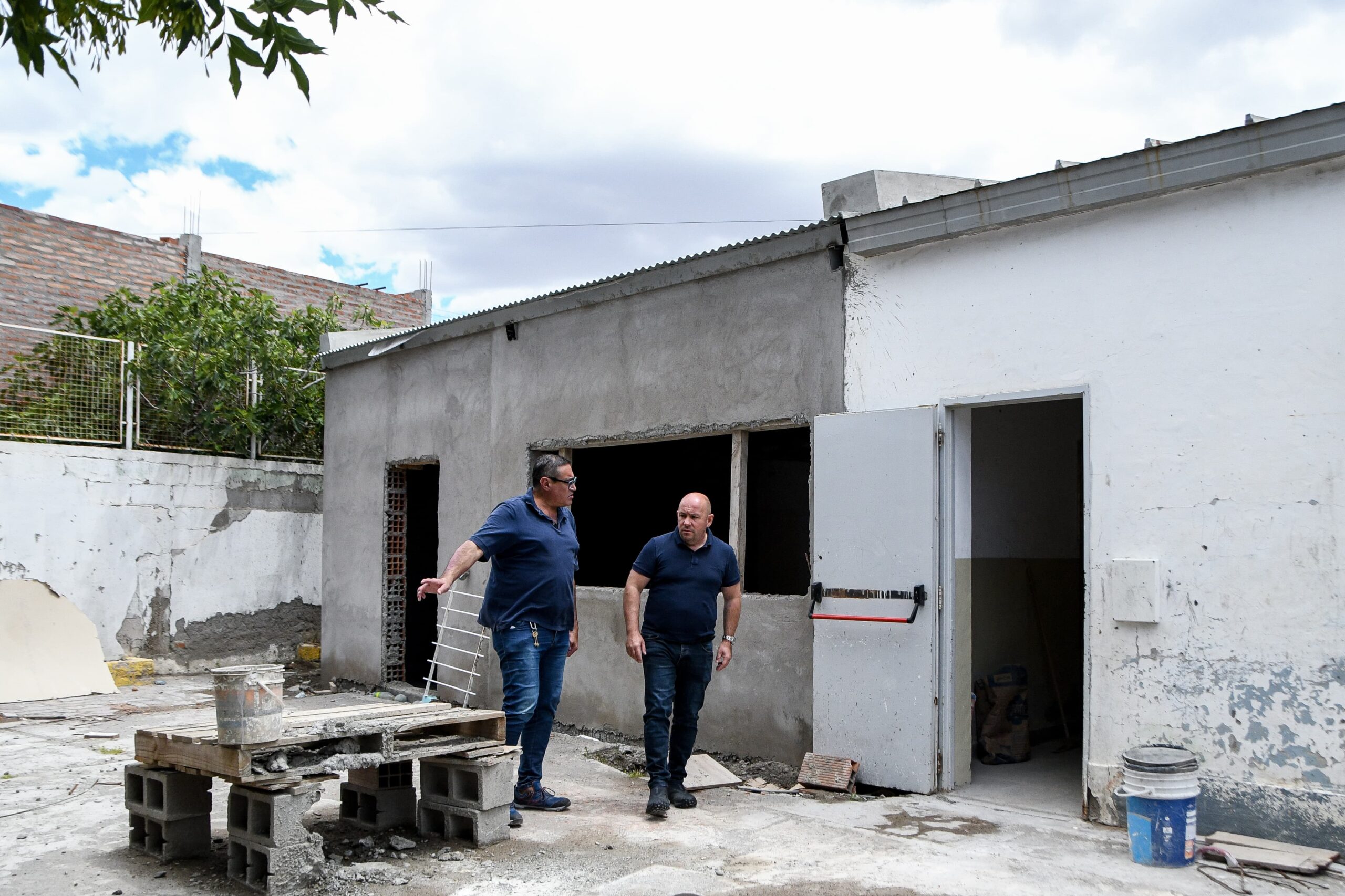 SASTRE SUPERVISÓ LOS TRABAJOS QUE SE REALIZAN PARA CONSTRUIR EL CENTRO INTEGRAL DE LA MUJER Y LA NIÑEZ