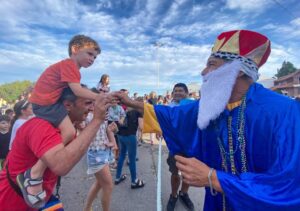 LOS REYES MAGOS LLEGAN AL MADRYN COMESTIBLE