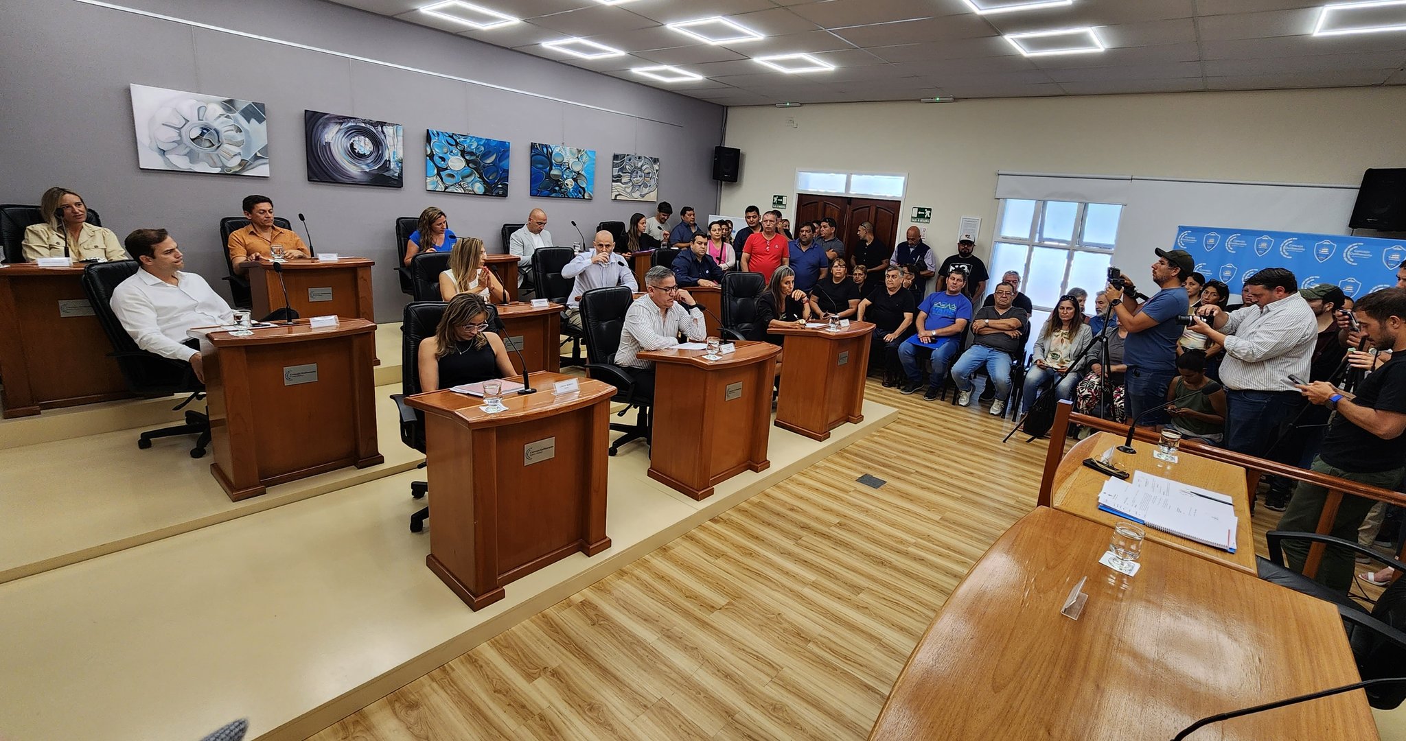 EL CONCEJO DELIBERANTE DE MADRYN SE EXPRESÓ EN CONTRA DEL DNU PRESENTADO EN NACIÓN