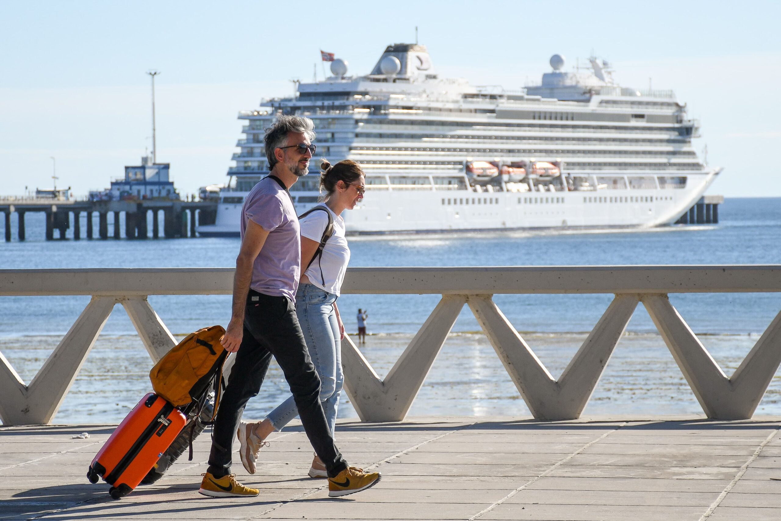 SASTRE ANUNCIÓ LA CAMPAÑA “VERANO MADRYN” CON UN 15% DE DESCUENTO EN TODOS LOS SERVICIOS TURÍSTICOS DE LA CIUDAD