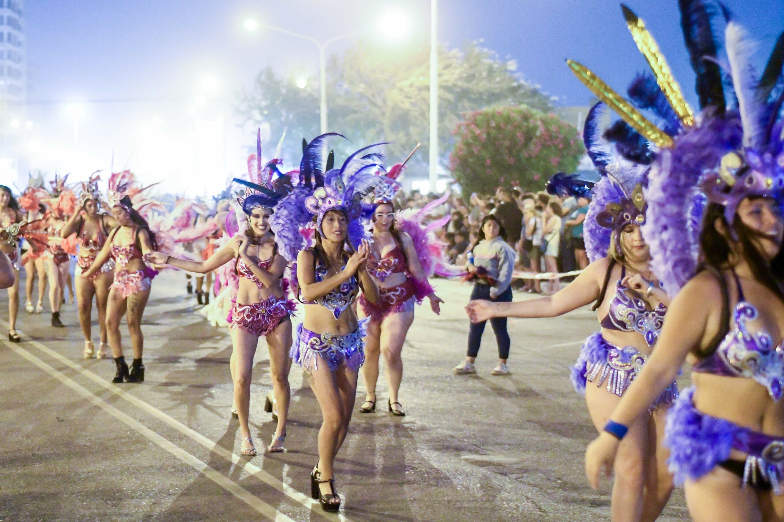 UNA MULTITUD DISFRUTA DEL “CARNAVAL DEL MAR” EN PUERTO MADRYN