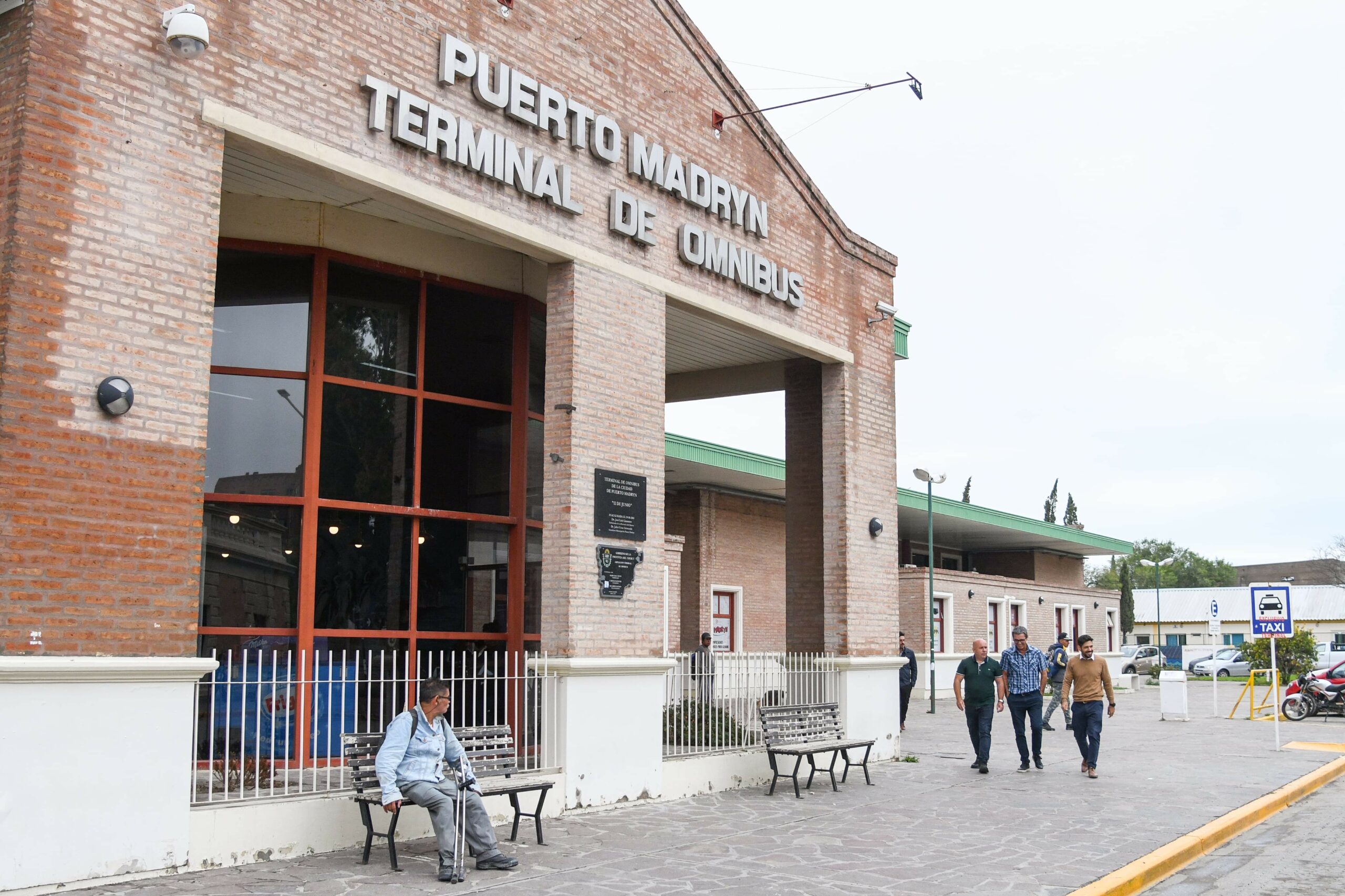 SASTRE SUPERVISÓ LAS OBRAS DE ILUMINACIÓN QUE SE REALIZARON EN LA TERMINAL DE ÓMNIBUS