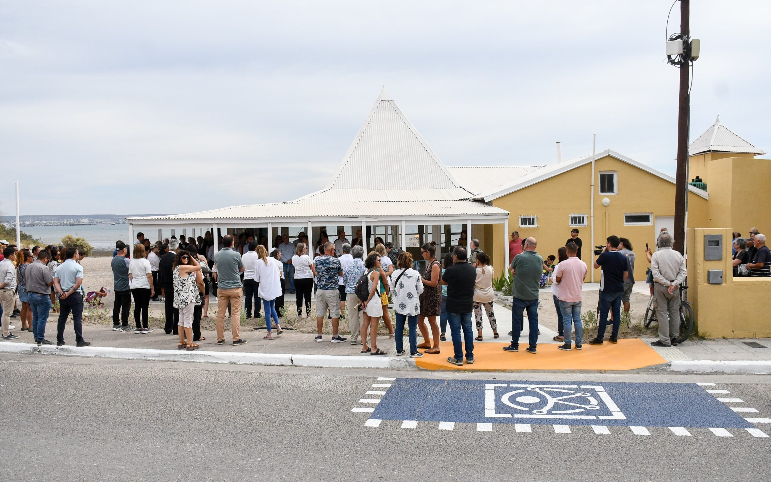 SASTRE ENCABEZÓ LA INAUGURACIÓN DE LA PUESTA EN VALOR DEL PARADOR MUNICIPAL