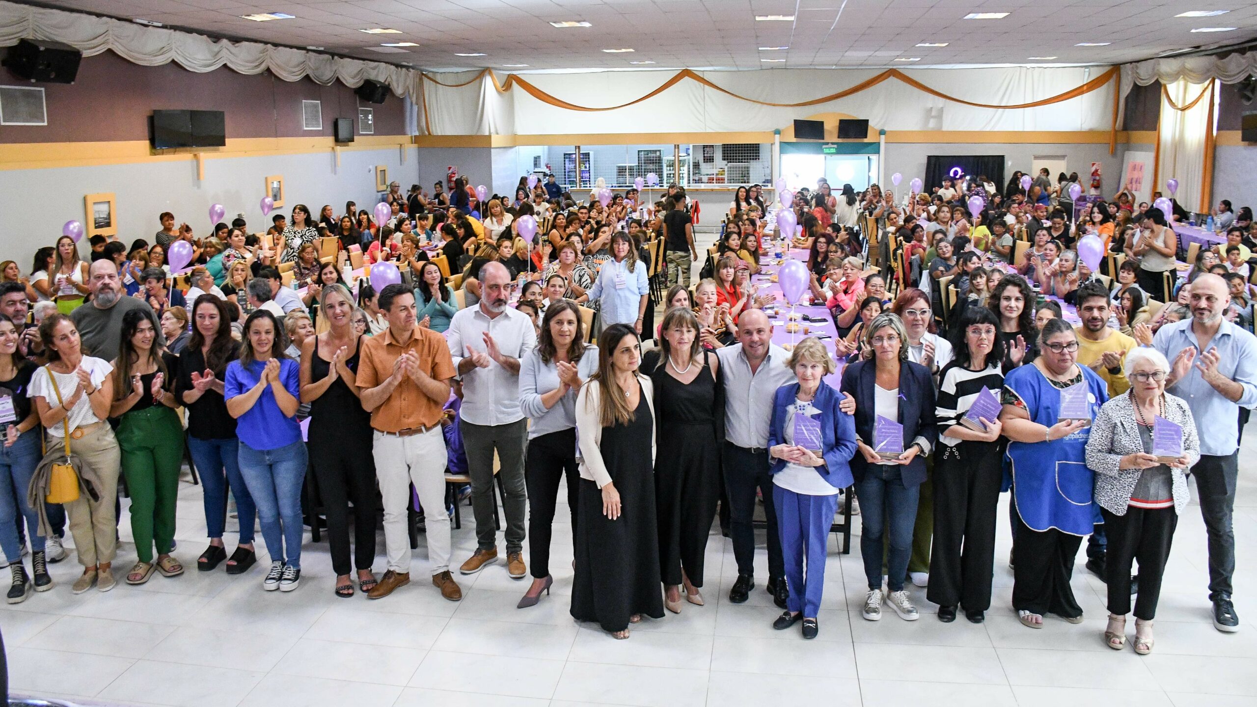 SASTRE ENCABEZÓ EL AGASAJO POR EL DÍA INTERNACIONAL DE LA MUJER TRABAJADORA
