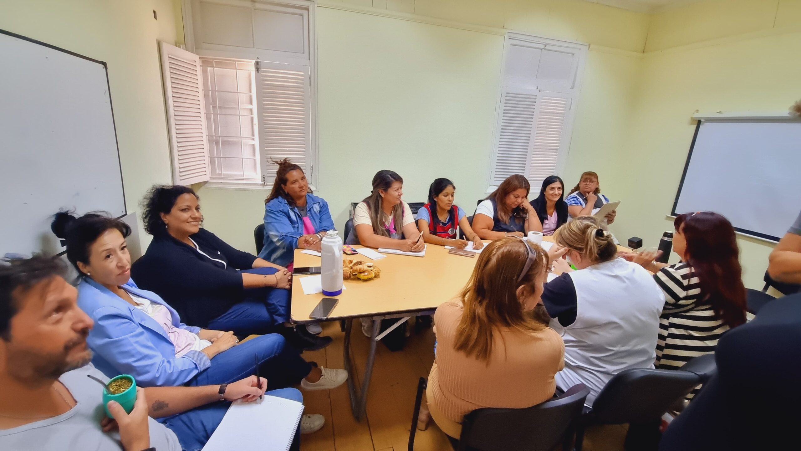 SE REALIZÓ UNA REUNIÓN CON DIRECTIVOS DE LAS ESCUELAS MUNICIPALES