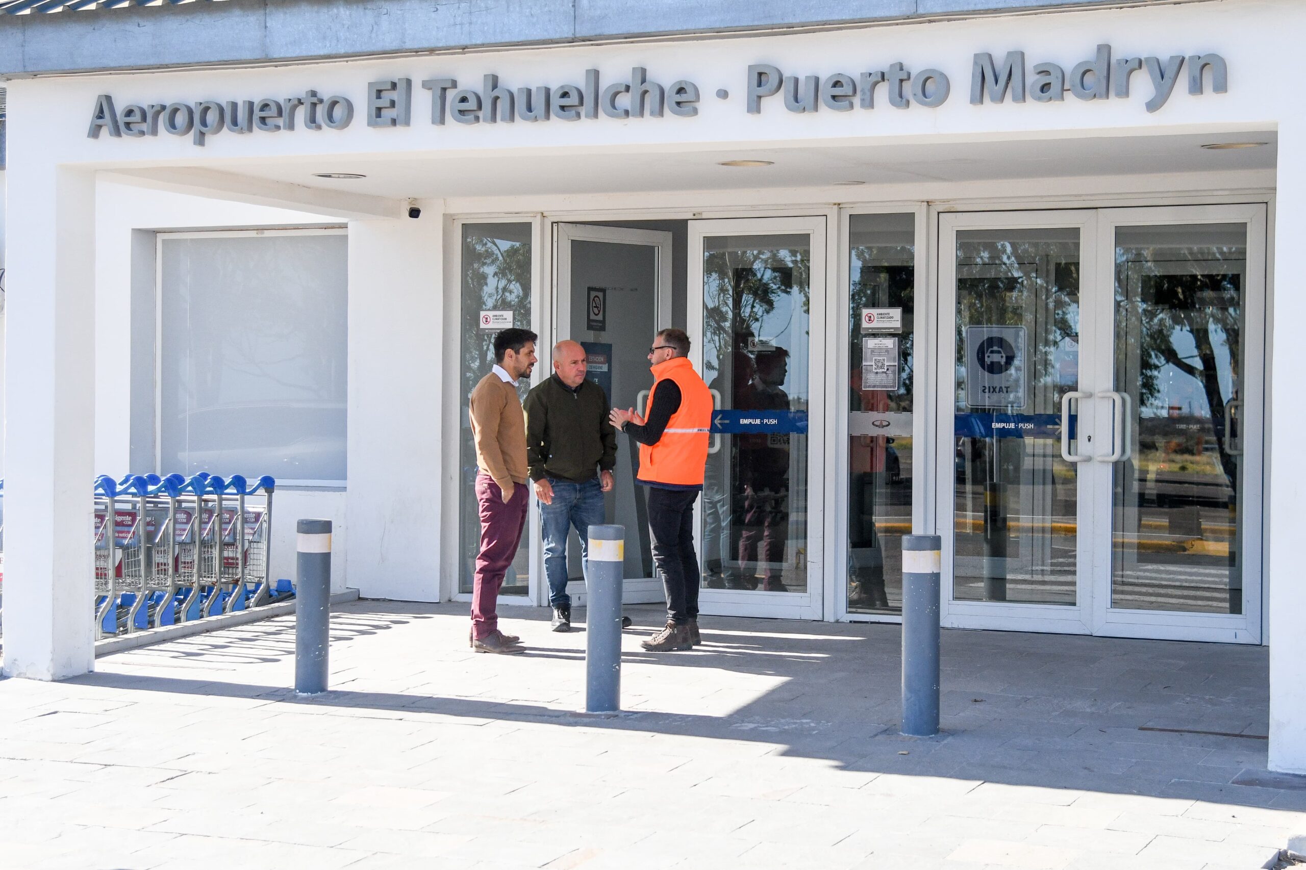 EL INTENDENTE RECORRIÓ LAS OBRAS QUE SE ESTÁN EJECUTANDO EN EL AEROPUERTO “EL TEHUELCHE”