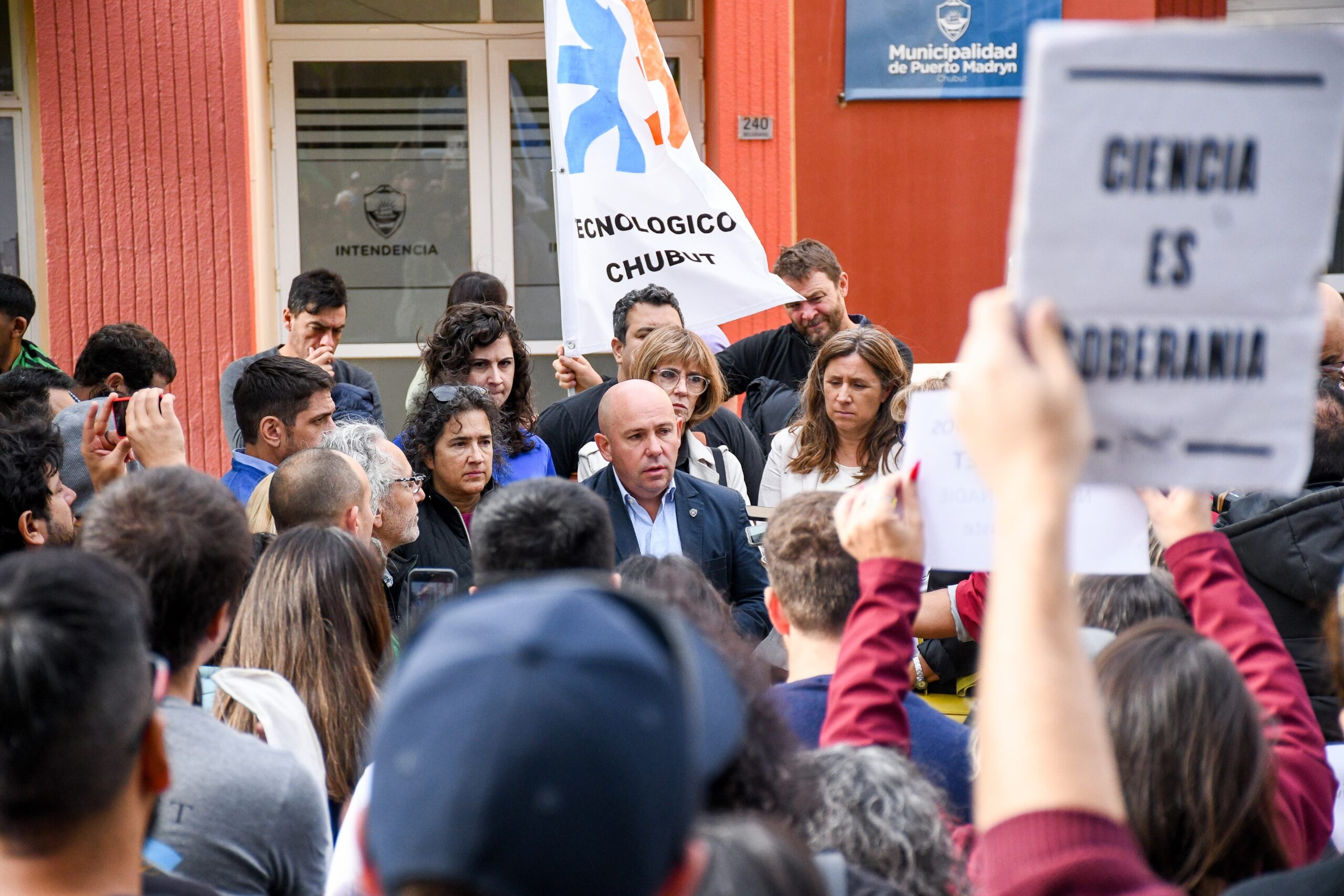 SASTRE RECIBIÓ A LOS TRABAJADORES DEL CENPAT – CONICET