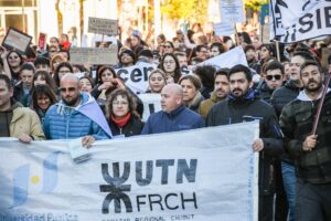 SASTRE PARTICIPÓ DE LA MOVILIZACIÓN EN DEFENSA DE LA UNIVERSIDAD PÚBLICA Y RATIFICÓ SU ACOMPAÑAMIENTO