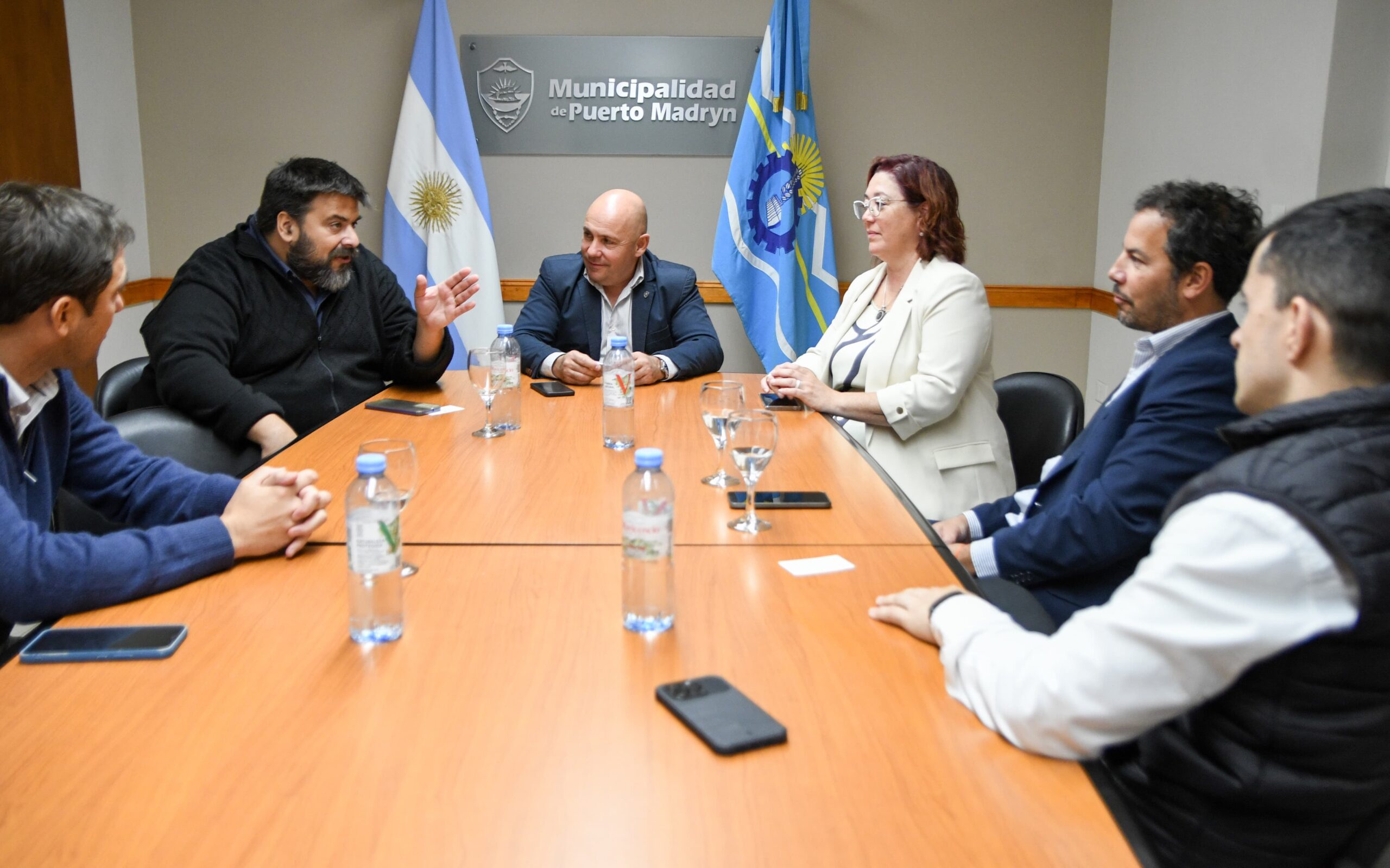 EL INTENDENTE SE REUNIÓ CON LAS AUTORIDADES DEL BANCO MACRO