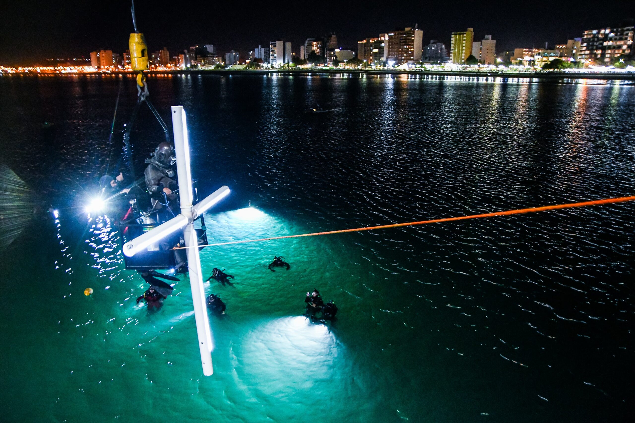 UNA MULTITUD ACOMPAÑÓ LA XX EDICIÓN DEL “VÍA CRUCIS SUBMARINO”