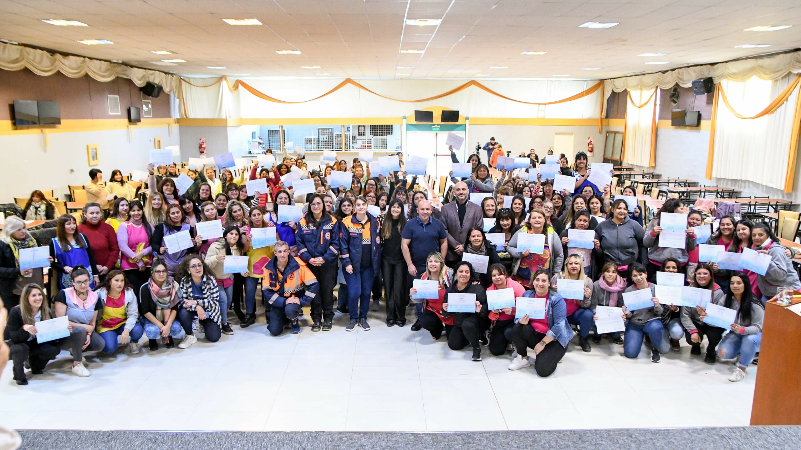 SASTRE ENTREGÓ CERTIFICADOS PARA PERSONAL MUNICIPAL QUE TRABAJA EN NIÑEZ, ADOLESCENCIA Y FAMILIA