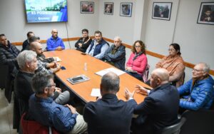 SASTRE SE REUNIÓ CON VECINOS DE LA CALLE PERITO MORENO PARA AVANZAR CON EL PLAN DE PAVIMENTACIÓN