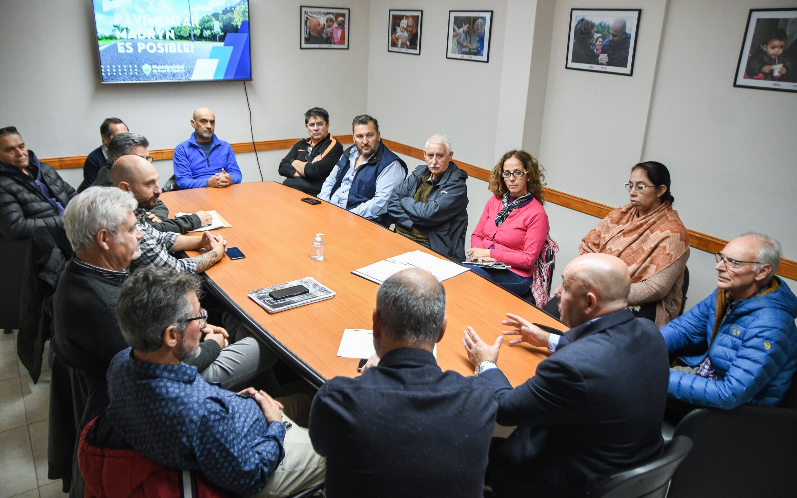 SASTRE SE REUNIÓ CON VECINOS DE LA CALLE PERITO MORENO PARA AVANZAR CON EL PLAN DE PAVIMENTACIÓN