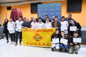 SASTRE ENTREGÓ CERTIFICADOS A LOS NUEVOS GUARDAVIDAS DE PUERTO MADRYN