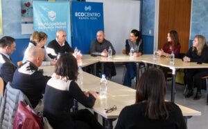 SASTRE CONCRETÓ LA ENTREGA DE LA “VALIJA OCÉANICA” PARA DOTAR DE INSTRUMENTOS A DOCENTES DE PUERTO MADRYN