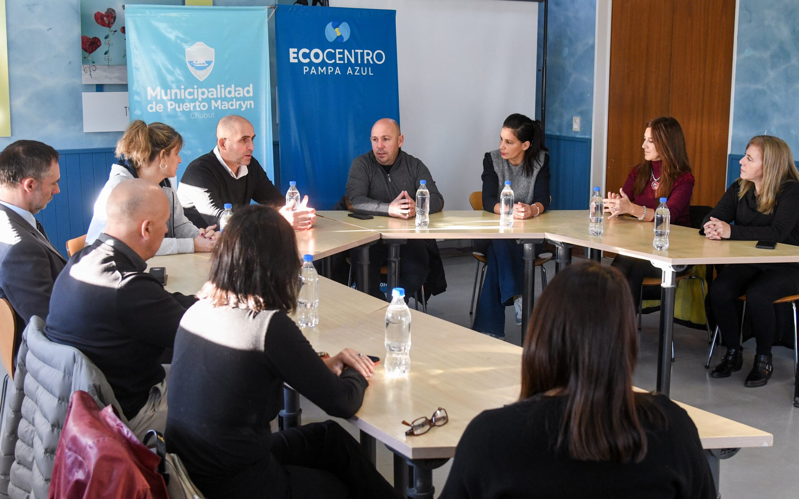 SASTRE CONCRETÓ LA ENTREGA DE LA “VALIJA OCÉANICA” PARA DOTAR DE INSTRUMENTOS A DOCENTES DE PUERTO MADRYN