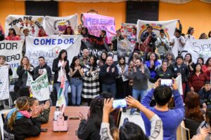 EL INTENDENTE ENTREGÓ INDUMENTARIA DE INVIERNO PARA LOS DISTINTOS ESPACIOS COMUNITARIOS DE LA CIUDAD
