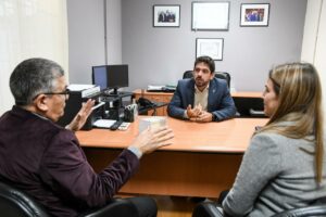 MARTÍN EBENE CON AUTORIDADES DE LA FACULTAD DE CIENCIAS JURÍDICAS DE LA UNPSJB