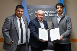 SASTRE FIRMÓ UN CONVENIO CON “PULPO ROJO” PARA FORTALECER ECONOMÍA SOCIAL Y SOLIDARIA EN PUERTO MADRYN