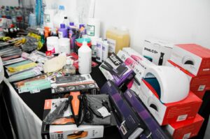 EL INTENDENTE ENTREGÓ INSUMOS PARA EL DESARROLLO DE CAPACITACIONES DE ESTÉTICA
