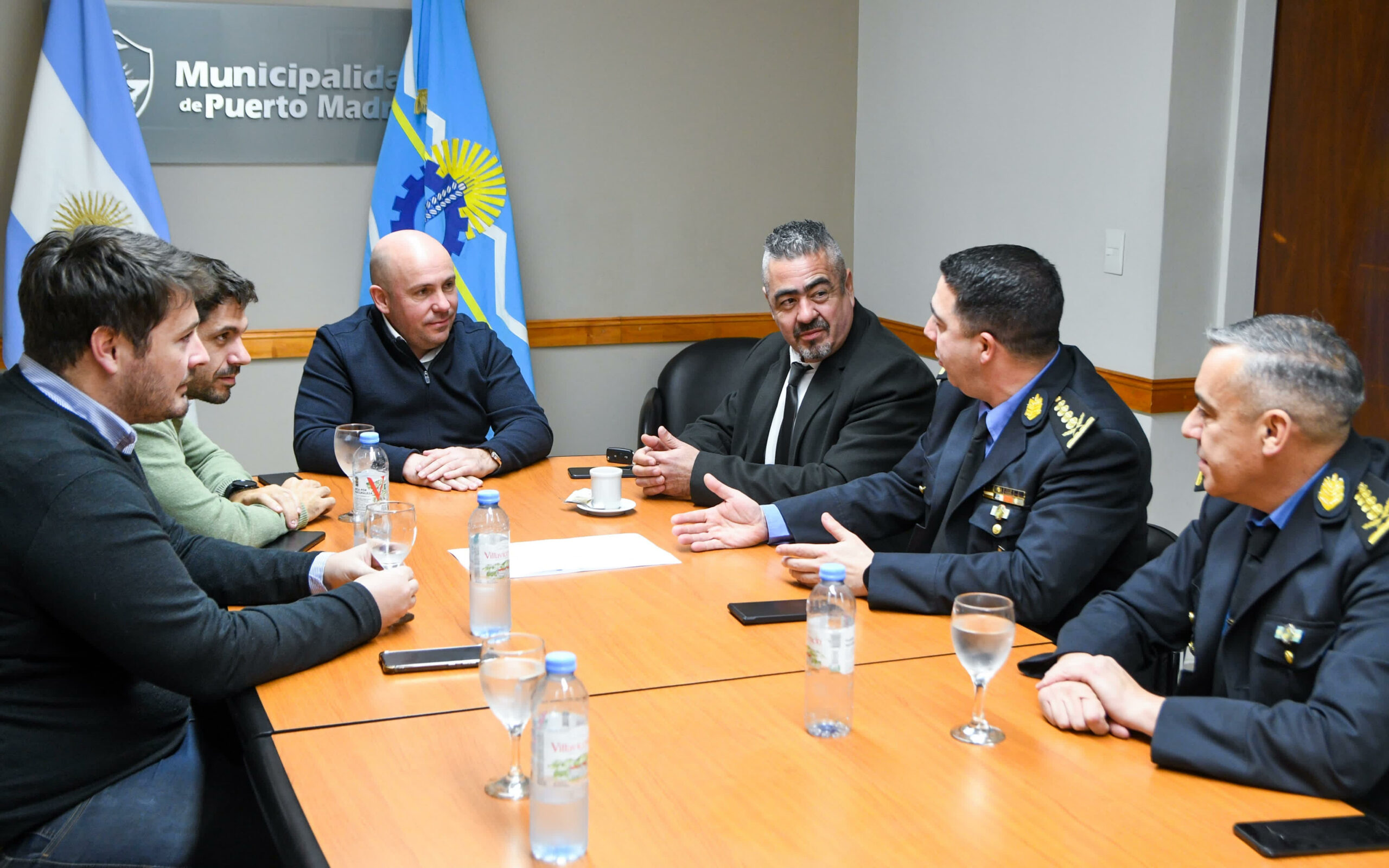 SASTRE RECIBIÓ AL MINISTRO DE SEGURIDAD Y LA CÚPULA POLICIAL DE CHUBUT