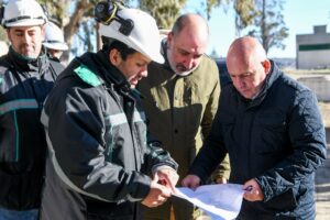 EL INTENDENTE RECORRIÓ LA OBRA QUE SE REALIZÓ PARA OPTIMIZAR EL SERVICIO DE AGUA POTABLE EN DISTINTOS BARRIOS DE LA ZONA NOROESTE