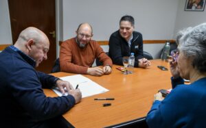 SASTRE FIRMÓ UN CONVENIO PARA QUE EL IMI DICTE CURSOS EN LA UNIVERSIDAD DEL CHUBUT