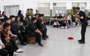 SE REALIZÓ UNA OBRA DE TEATRO SOBRE INTELIGENCIA EMOCIONAL CON LA PARTICIPACIÓN DE 700 ESTUDIANTES